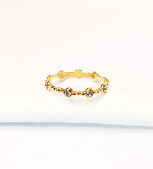 Anillo destellos dorados