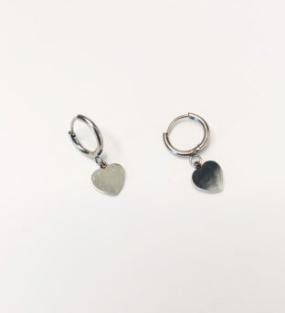 Pendientes con colgante corazón plateado