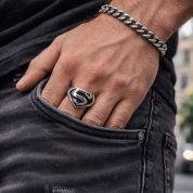 anillo hombre de acero modelo