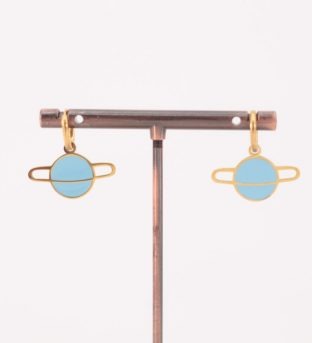 Pendiente con colgante de saturno