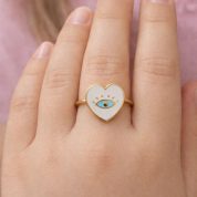 anillo corazon y ojo blanco