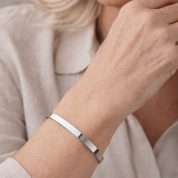 pulsera rigida modelo