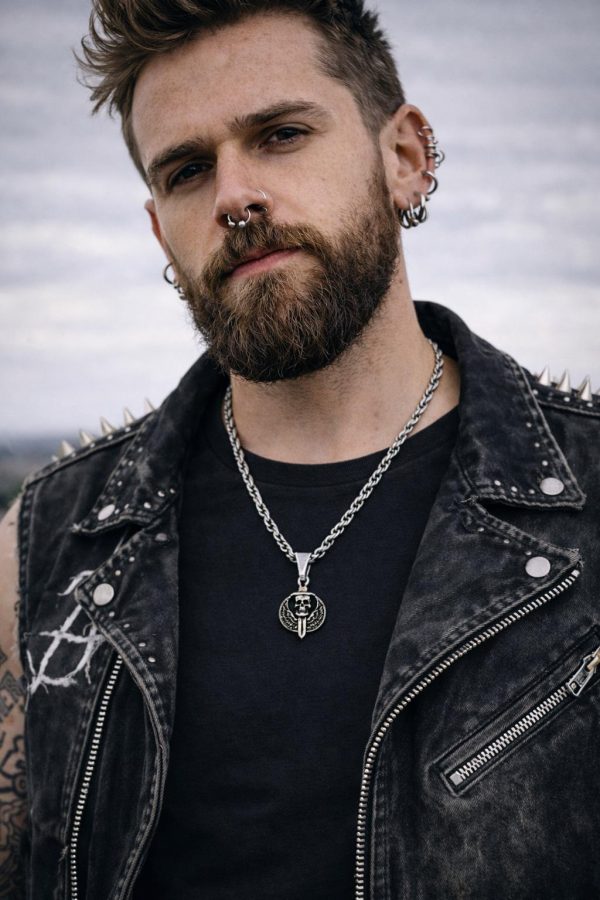 cadena y colgante puñal modelo cadena y colgante puñal modelo